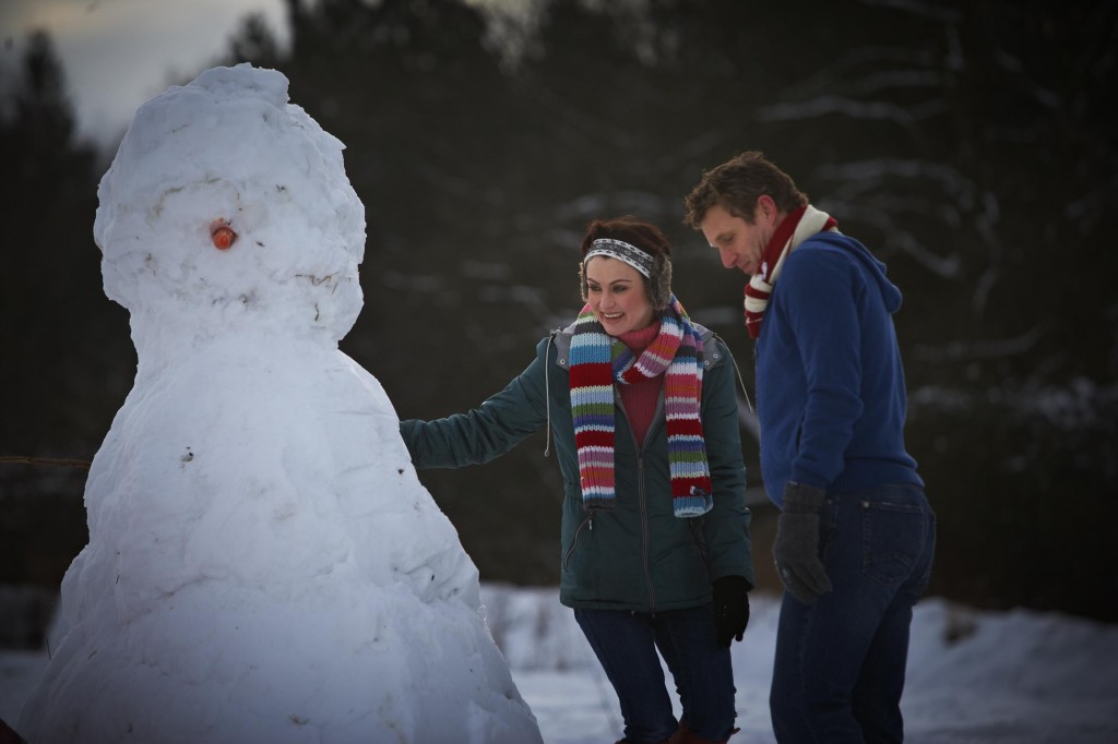 502-snow-person-couple-outdoor