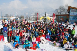 Huge crowds gather in Saalfelden for World Snow Day