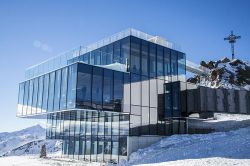 007 film venue - Soelden's futuristic IceQ restaurant 