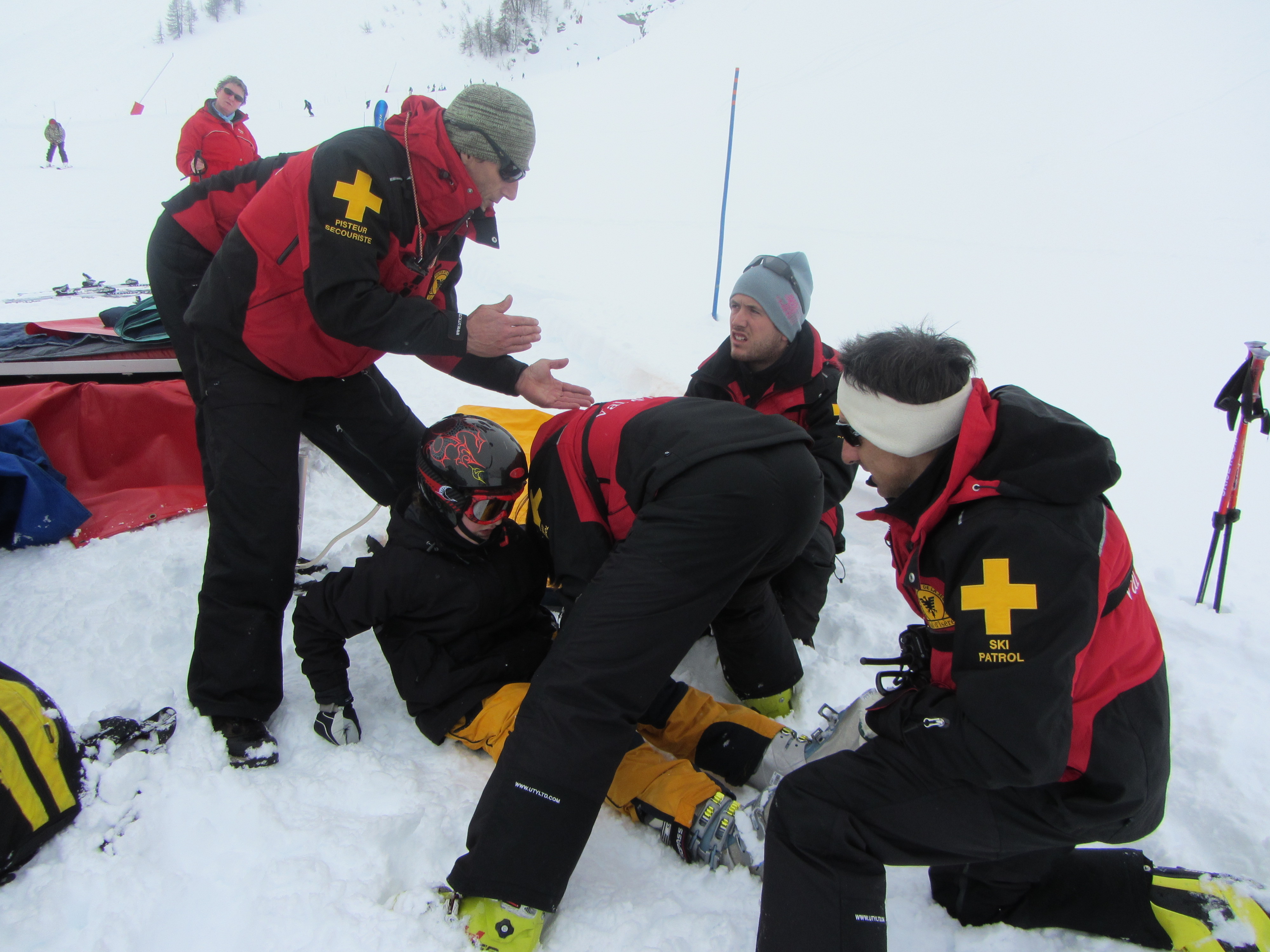 How to avoid knee injury while skiing
