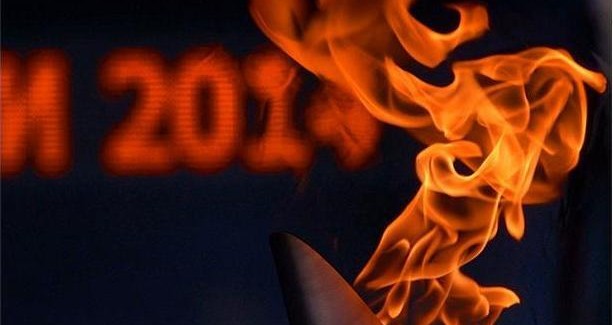 Olympic torch breaks new underwater record