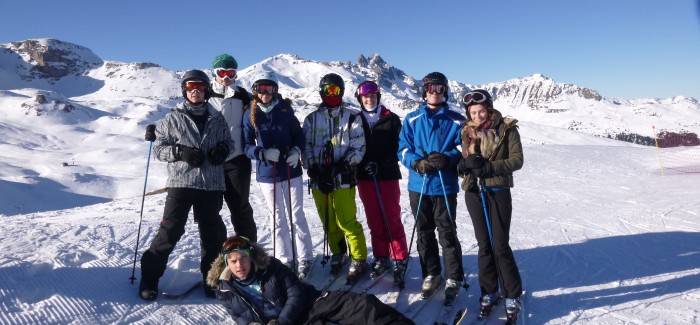 Teenagers ski Les Menuires