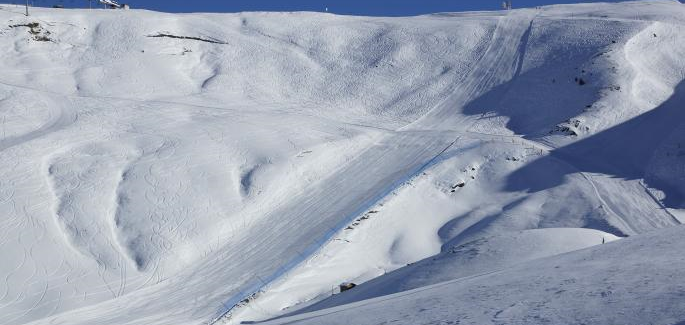 Biker smashes sledding speed record