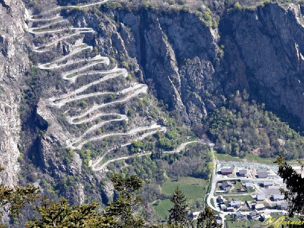 The 21 hairpins of Alpe d'Huez – Family Ski News