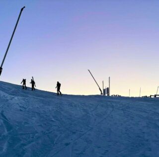 The return of primitive skiing
